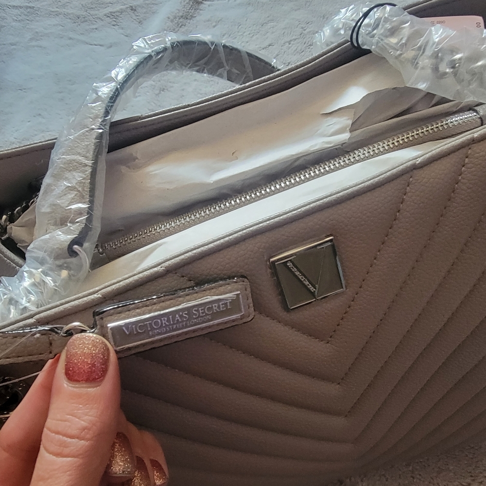Victoria's Secret purse. NWT, never used, never even unwrapped.